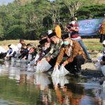 Sedekah Bibit Ikan dari Pengantin di Kulon Progo