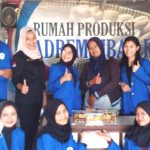 Mahasiswa UMBY Survei Produksi Kue Adrem