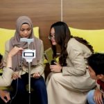 Dilengkapi Sensor, Tongkat Ini Bisa Deteksi Tempat Gelap dan Genangan Air