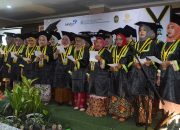 Lulus SOTH, Ibu-Ibu Muda Diwisuda, Suronatan jadi Percontohan