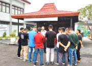 Warga Pandeyan Datangi Lapas Wirogunan, Sambut 12 Orang yang Bebas Hari Ini