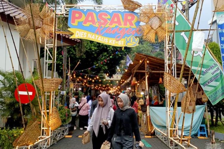 Mau Nostalgia sambil Kulineran? Kunjungi Pasar Kangen UNY