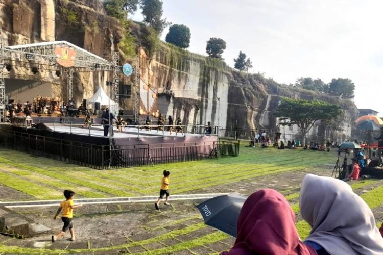 Sore Nanti, Pertunjukan Musik Batu di Tebing Breksi, Suasananya Seperti Zaman Purba