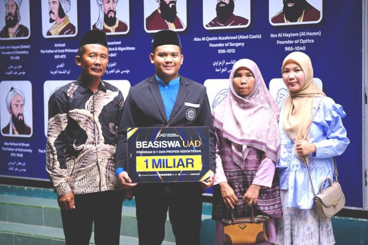 Edward, Anak Petani yang Terima Beasiswa Rp 1 Miliar dari Fakultas Kedokteran UAD