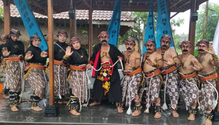 Bikin Paguyuban “Warok Argomanggolo”, Warga Samben Lestarikan Kesenian Reog