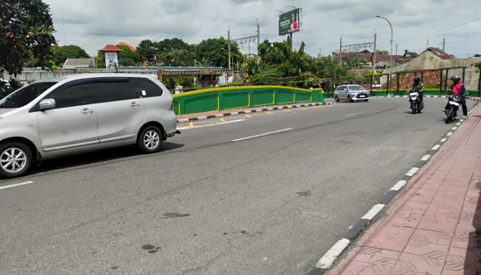 Ingat ! Tak Perlu Berhenti saat Melewati Jembatan Kewek