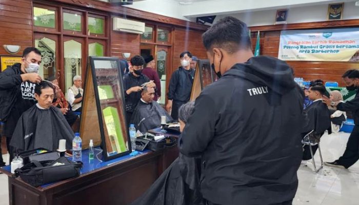 Lazismu Kota Yogyakarta Gelar Potong Rambut Gratis, Peserta Mbludag !
