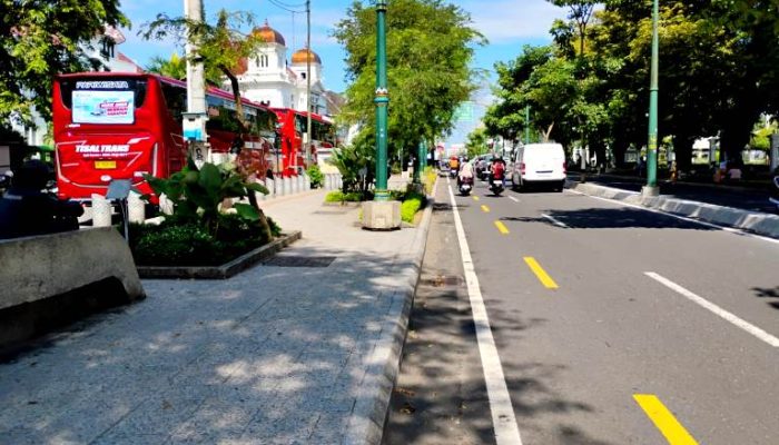 Dua Bus Mudik Mruput Parkir di TKP Senopati