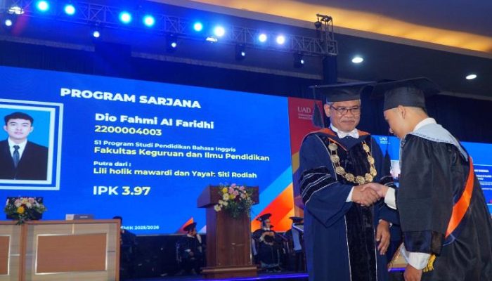 UAD Lepas 1.096 Wisudawan, 790 Lulusan Raih Cumlaude