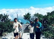 Melawan Lelah dan Lapar, Bocah Ini Menyerah di Pos Jolotundo