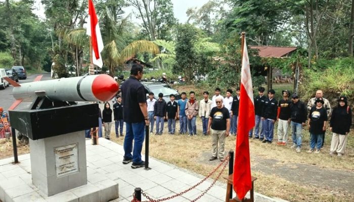 Peringati Hari Kemerdekaan Indonesia, Pecinta Alam Gelar Upacara di Monumen Rudal Merapi