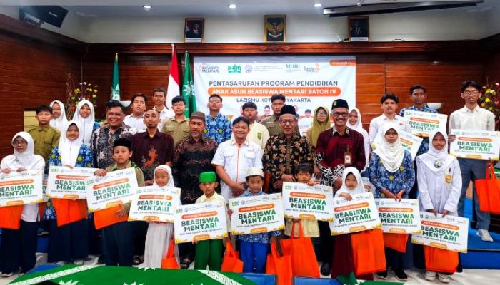 Gandeng SMA Muhi, Lazismu Kota Yogyakarta Serahkan Beasiswa kepada 26 Pelajar