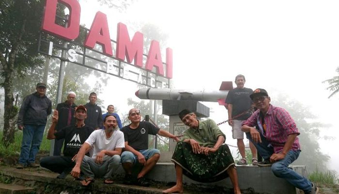 Peringati Sumpah Pemuda, Pecinta Alam Gelar Doa Bersama di Lereng Merapi